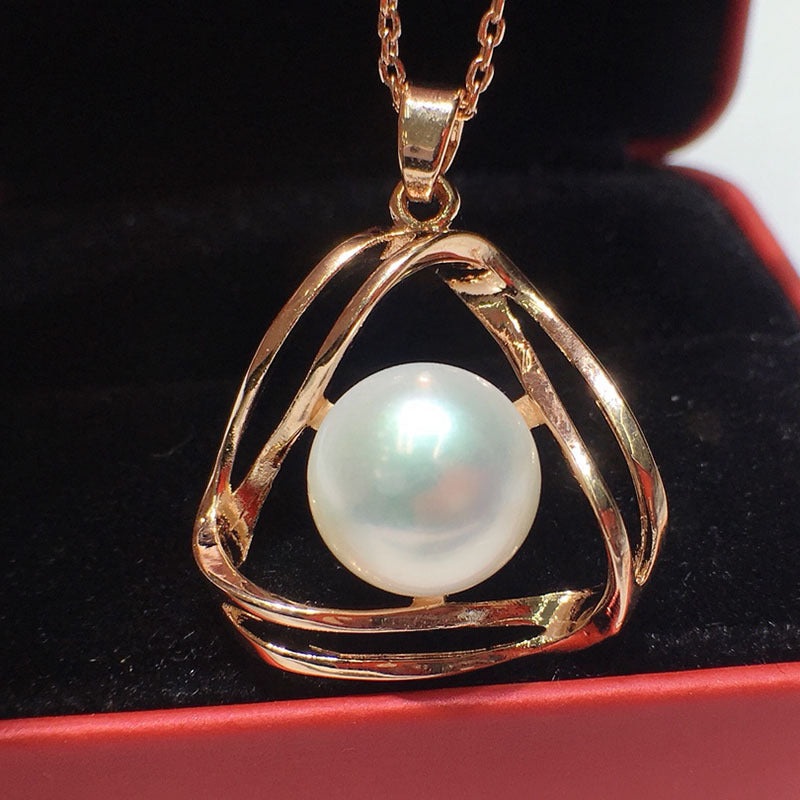 Dreiteiliges Schmuckset Anhänger, Ring, Ohrringe