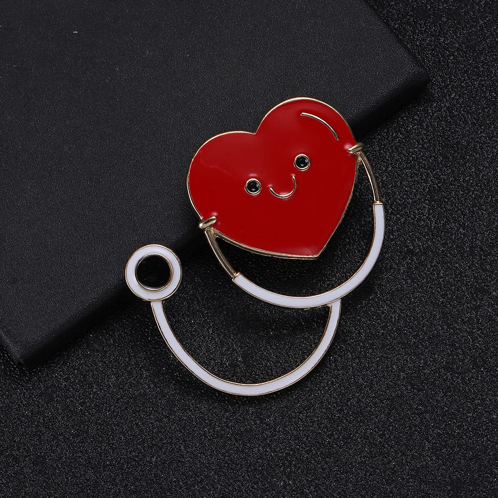 Nuevo Estetoscopio con Cara Sonriente en Forma de Corazón Broche Esmaltado Médico Pin Rojo Amor Pins de Doctor Regalo Joyería Insignia de Solapa Accesorios