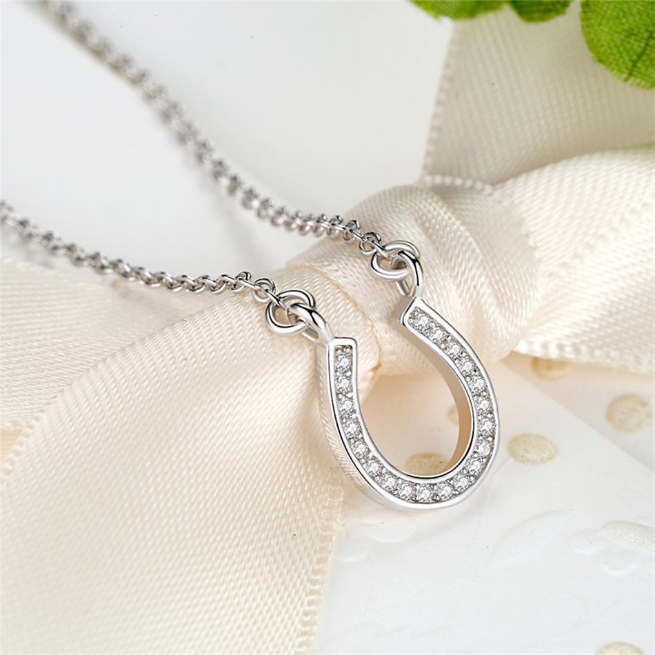 Halskette mit Anhänger Buchstabe U aus Sterlingsilber mit Diamanten