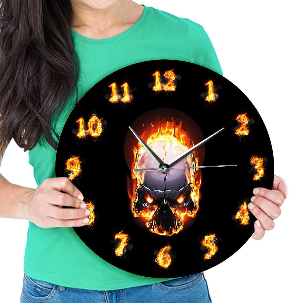Brennender Totenkopf Wanduhr Höllen-Dämon Totenkopf-Uhr