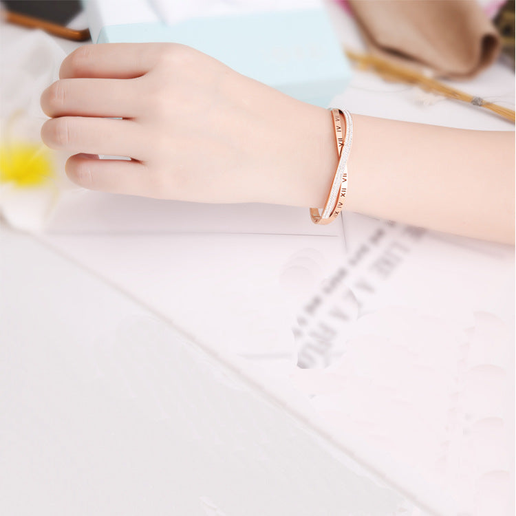 Pulsera de mujer con estilo romano y diamantes