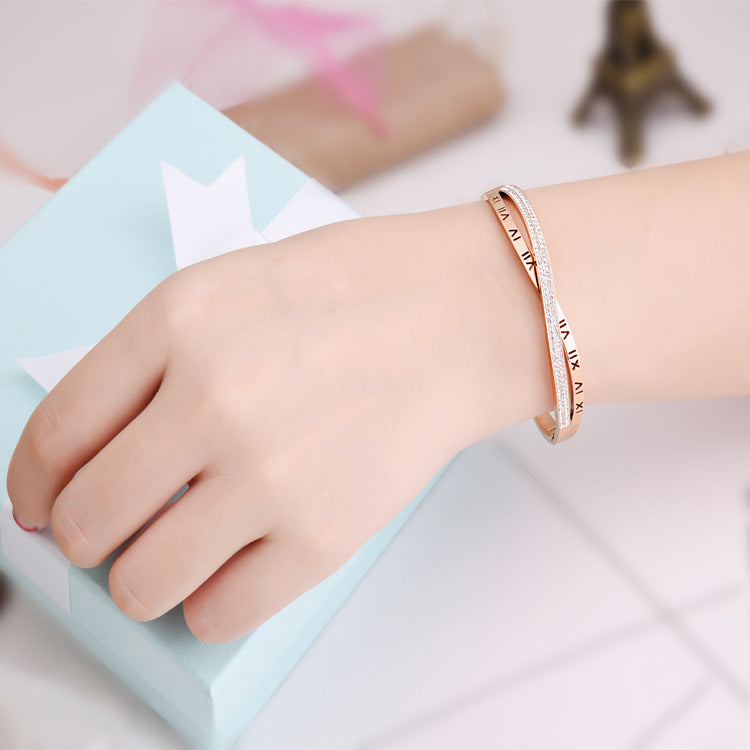 Pulsera de mujer con estilo romano y diamantes
