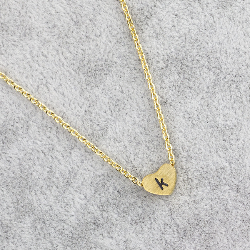 Collar con colgante de 26 letras de acero inoxidable para mujer