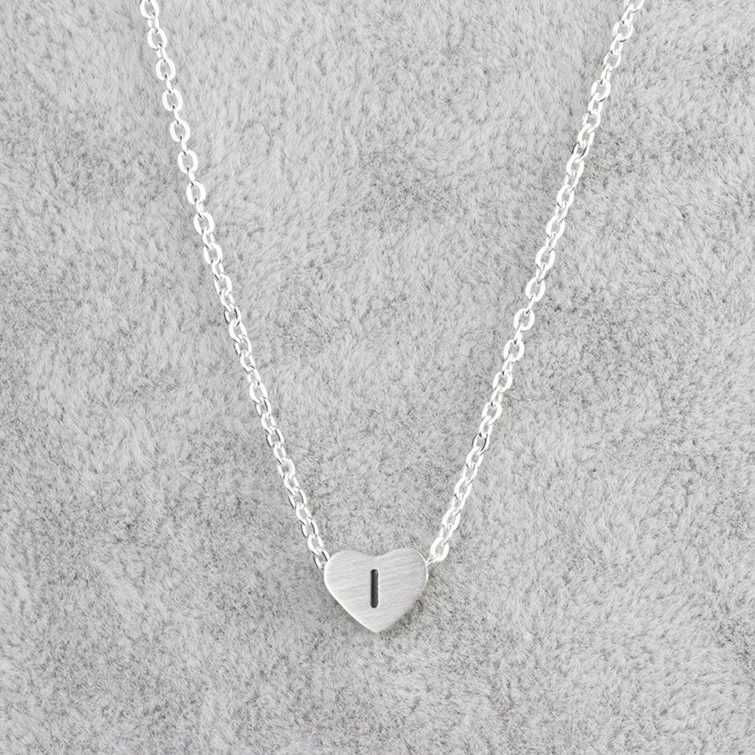 Collar con colgante de 26 letras de acero inoxidable para mujer