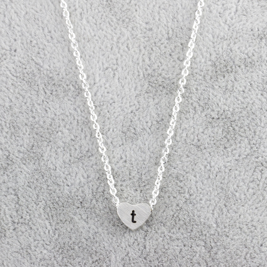 Collar con colgante de 26 letras de acero inoxidable para mujer