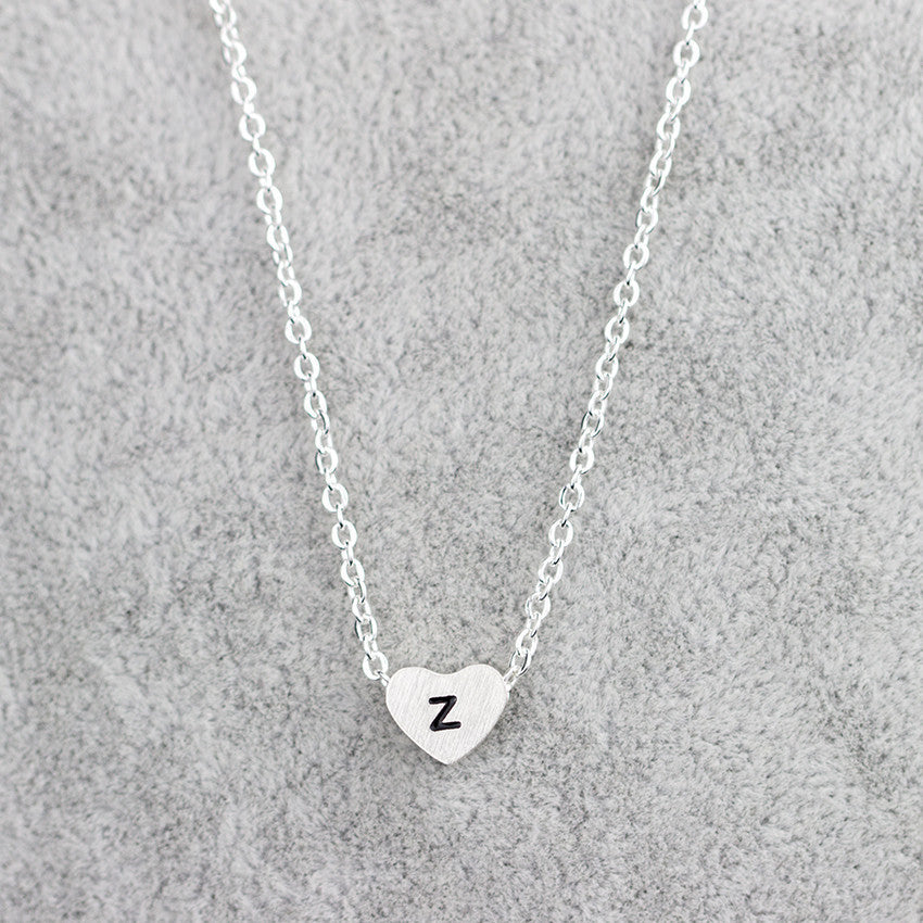 Collar con colgante de 26 letras de acero inoxidable para mujer