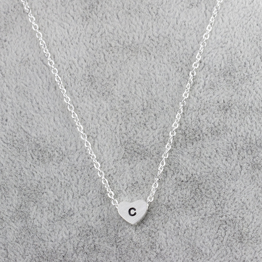 Collar con colgante de 26 letras de acero inoxidable para mujer