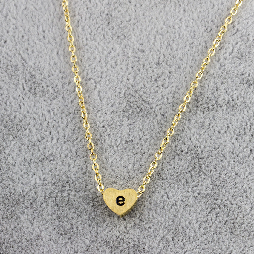 Collar con colgante de 26 letras de acero inoxidable para mujer