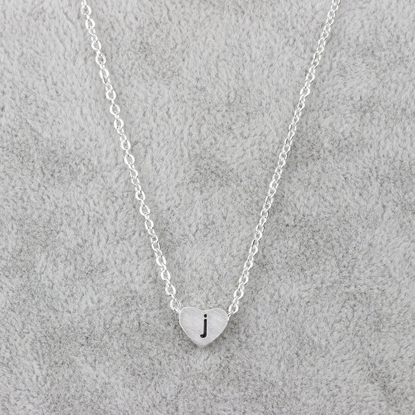 Collar con colgante de 26 letras de acero inoxidable para mujer
