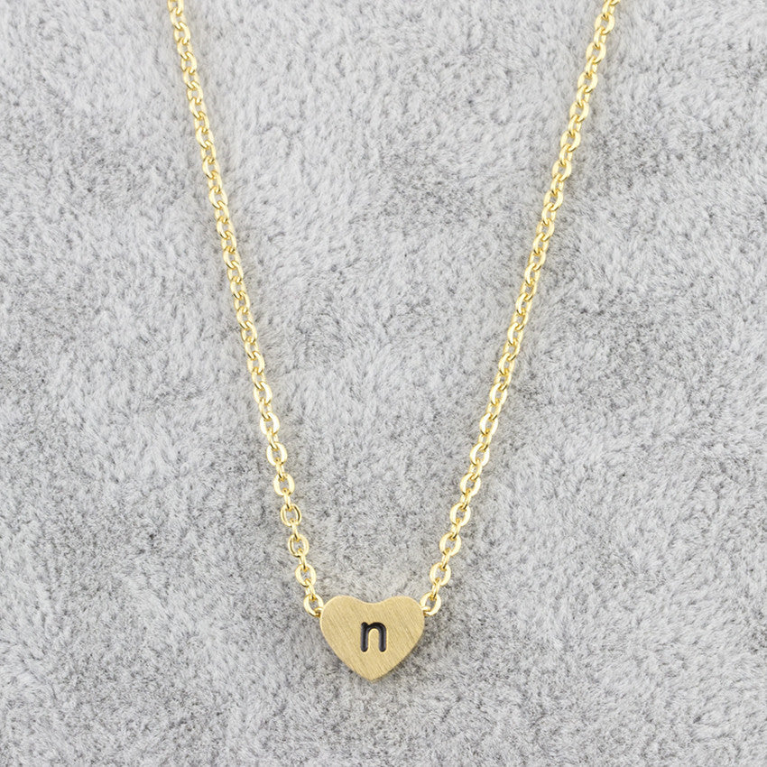 Collar con colgante de 26 letras de acero inoxidable para mujer