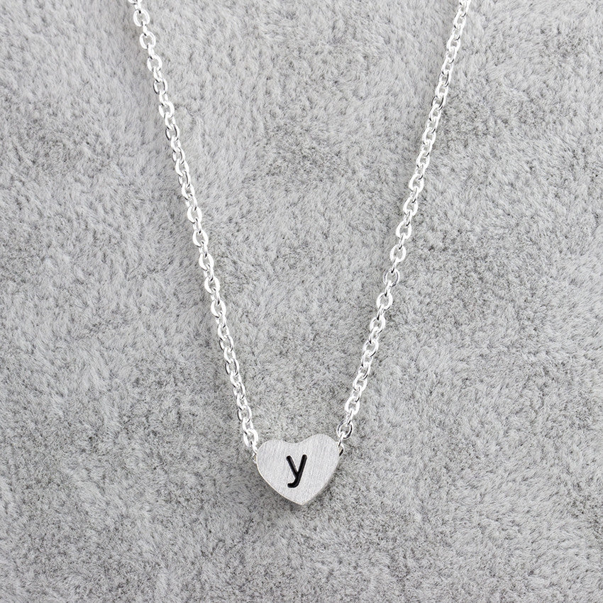 Collar con colgante de 26 letras de acero inoxidable para mujer