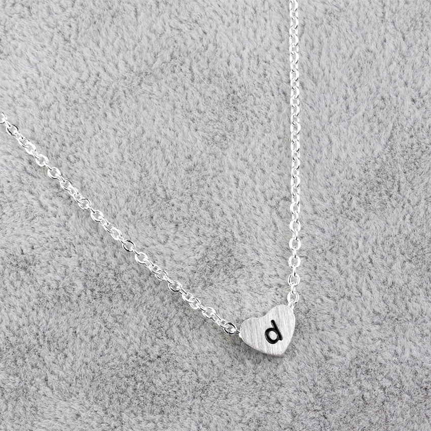 Collar con colgante de 26 letras de acero inoxidable para mujer