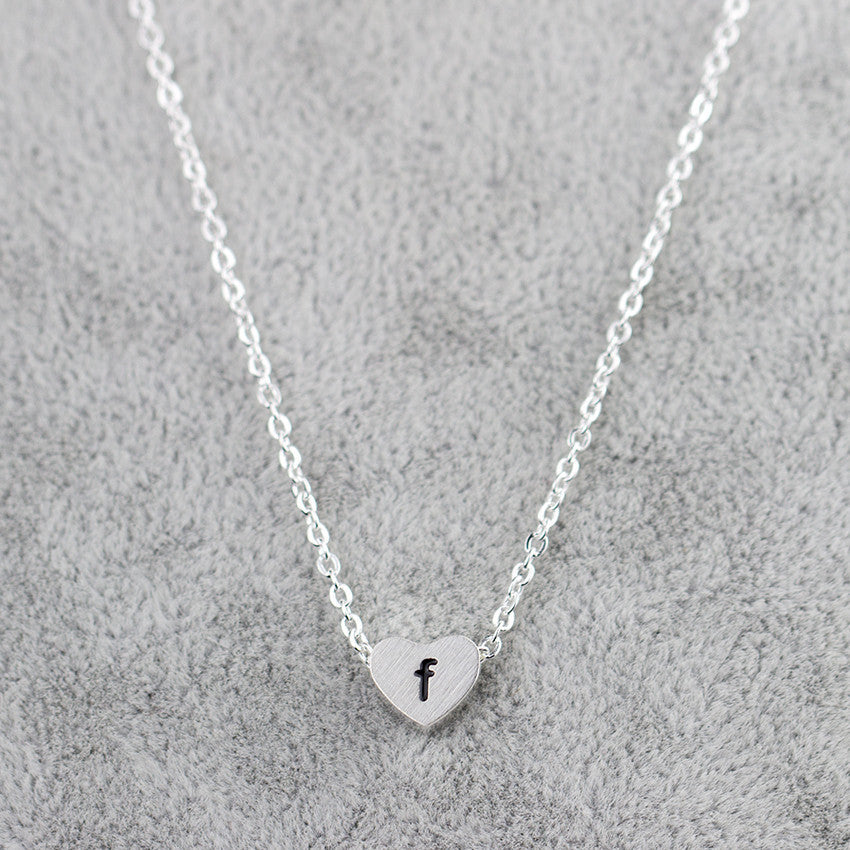 Collar con colgante de 26 letras de acero inoxidable para mujer