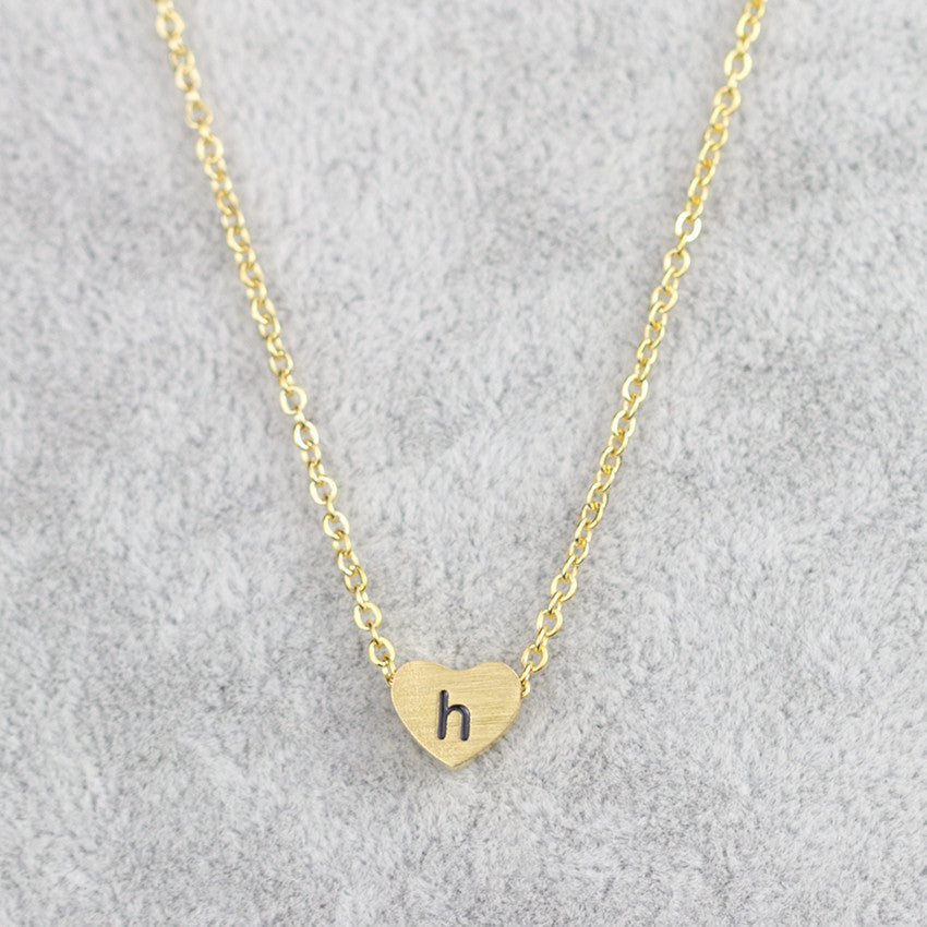 Collar con colgante de 26 letras de acero inoxidable para mujer