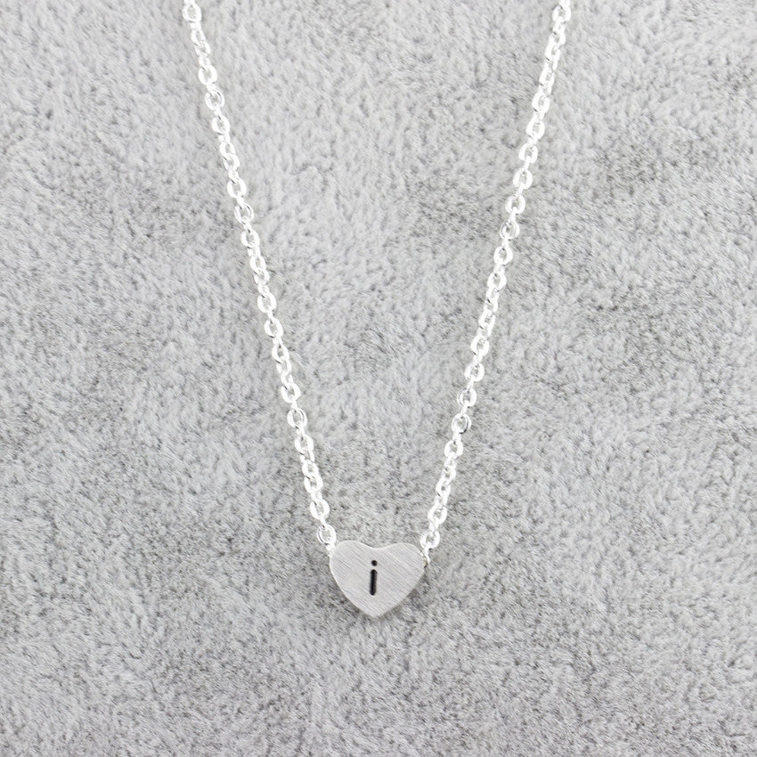 Collar con colgante de 26 letras de acero inoxidable para mujer