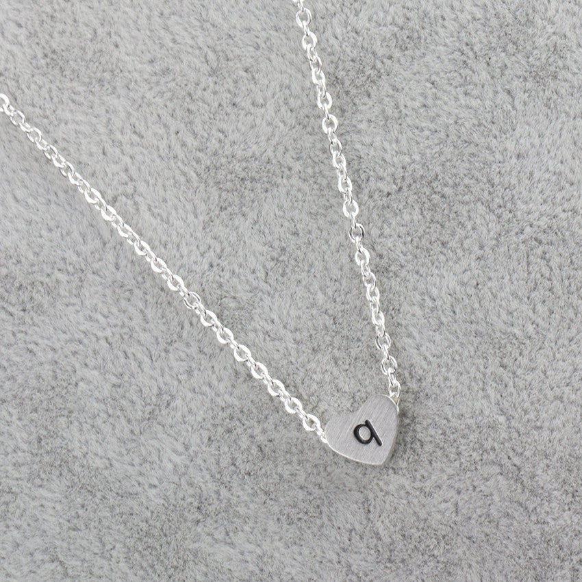 Collar con colgante de 26 letras de acero inoxidable para mujer