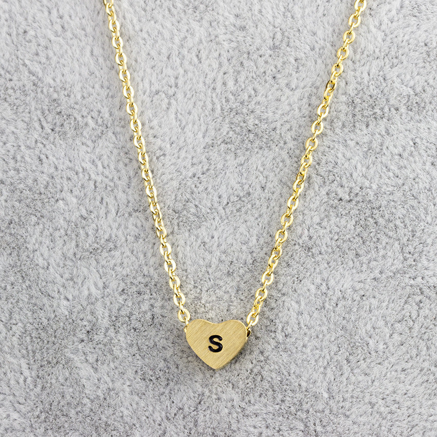 Collar con colgante de 26 letras de acero inoxidable para mujer