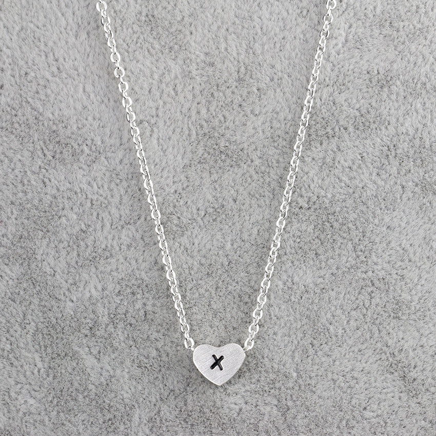 Collar con colgante de 26 letras de acero inoxidable para mujer