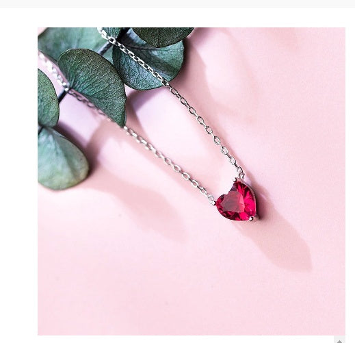 Echte 925 Sterling Silber Süße rote Kristall Herz Choker Halskette Persönlichkeit Edler Schmuck für Frauen Hochzeitsaccessoires