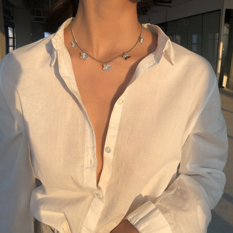 Collar con colgante de mariposa