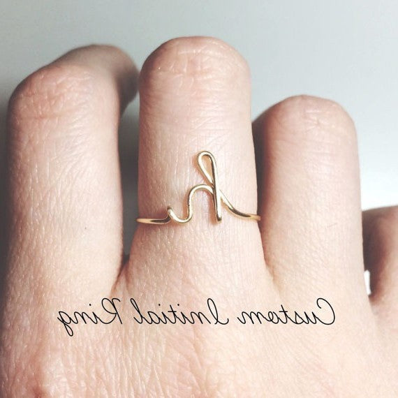Anillos de nombre inicial de 26 letras A-Z unisex en color oro y plata para mujeres y hombres, de aleación geométrica creativa, venta al por mayor de joyería