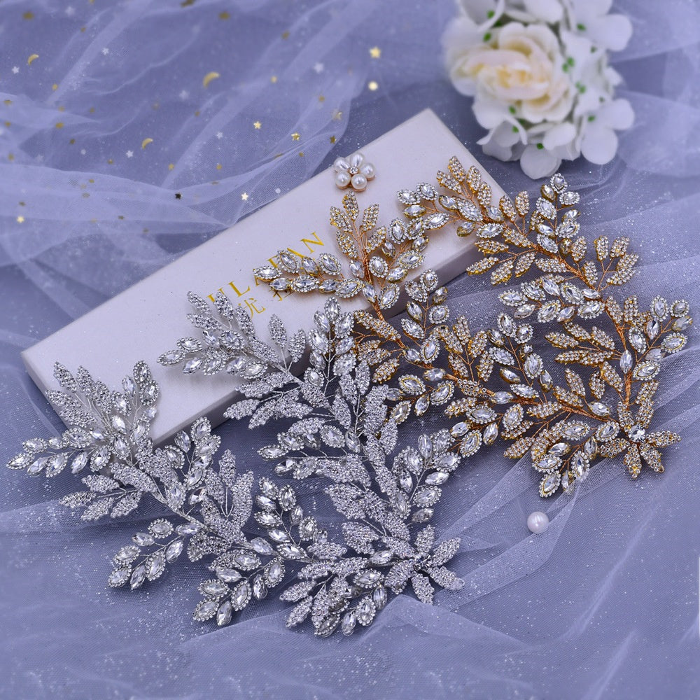 Luxuriöser Brauthaarschmuck mit Strasssteinen