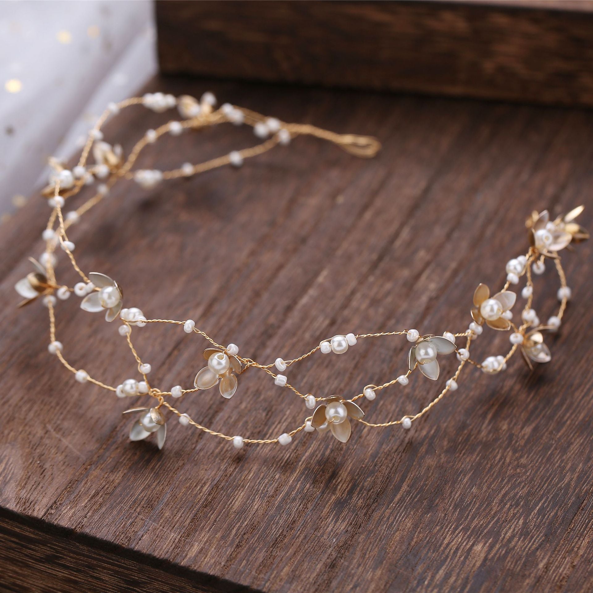 Handgefertigtes Blumen-Perlen-Braut-Stirnband Diadem