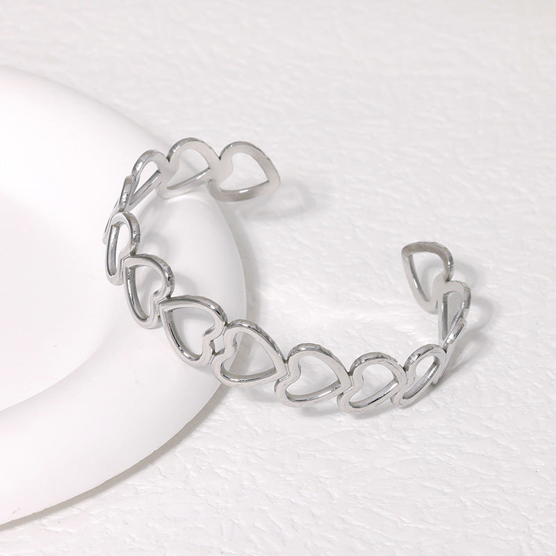 Pulsera de titanio en forma de corazón, no se desvanece