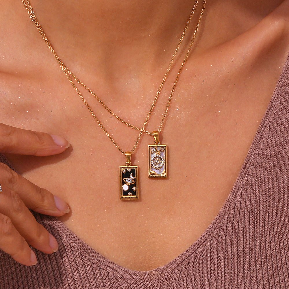 Retro beliebte Anhängerkette aus Edelstahl mit rechteckigem Drip-Zirkon-Tarot-Design