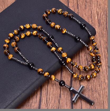 Halskette mit Kreuzanhänger aus Naturstein