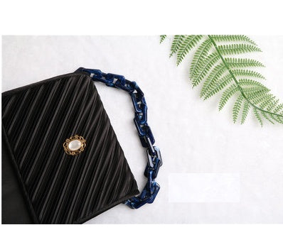 Chain chain acrylic chain