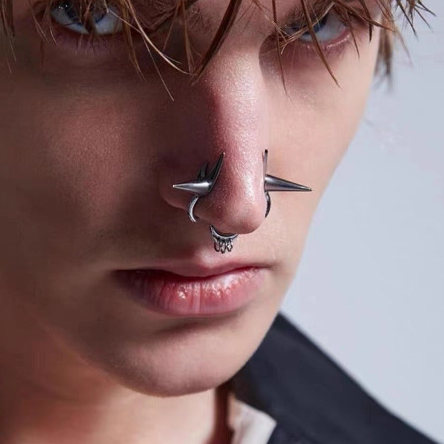Europäischer und amerikanischer Punk, dunkler, stanzfreier Nasenring mit speziellem Design im kalten Wind