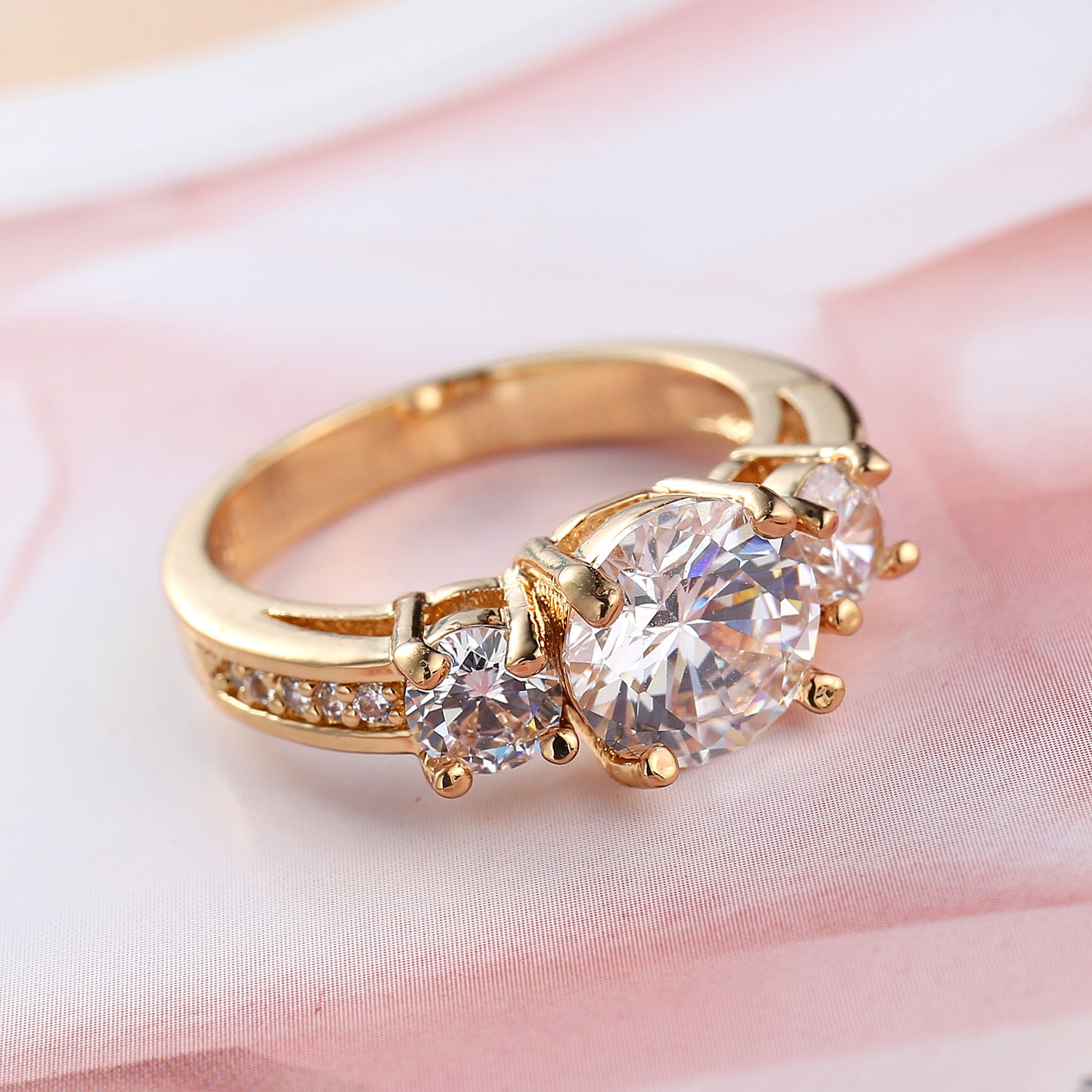 Ring aus weißem Zirkon, kreativer Schmuck