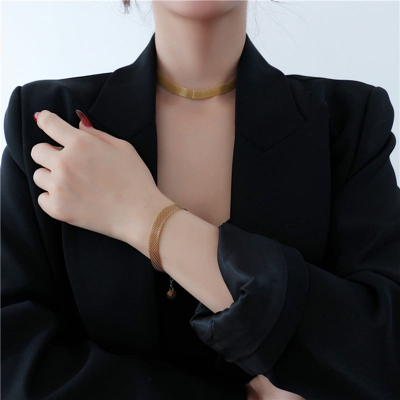 Breiter Choker Französisch Europa Und Die Vereinigten Staaten Retro Kalter Wind Kette Halskette Halskette Weiblich Netz Rot Mode Mesh Gürtel Schlüsselbeinkette