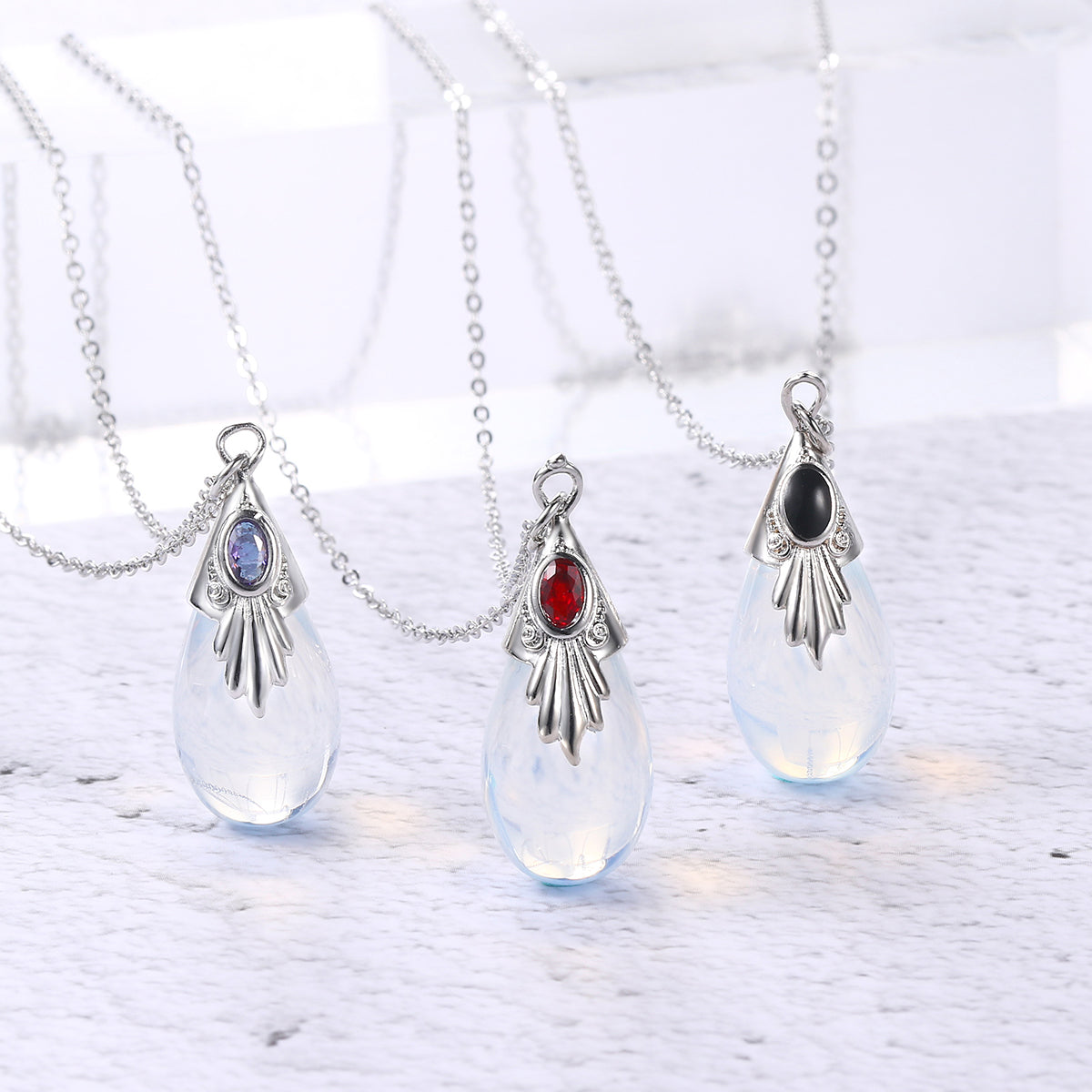 Ovale halbedle Mondstein-Anhänger-Halskette für Damen Zirkon Silberfarbe Modeschmuck