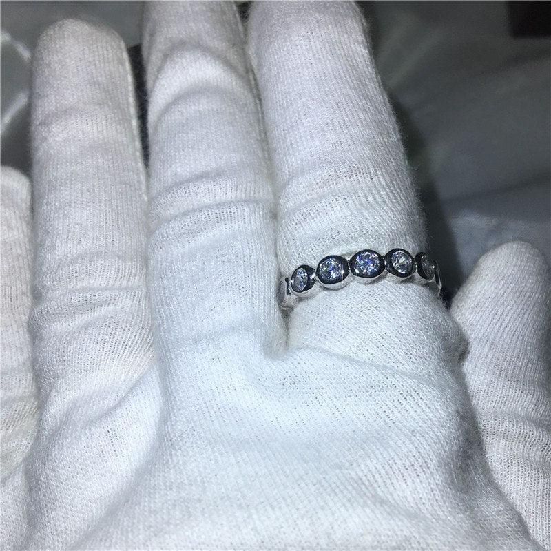 Männer mit Damen-Eheringen Hochzeitsgeschenke