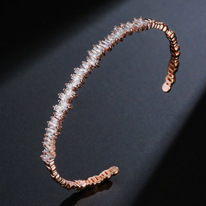 Pulsera europea y americana, pulsera de circonita con microincrustaciones de lujo ligero, joyería de mano sencilla para mujer, pulsera de moda