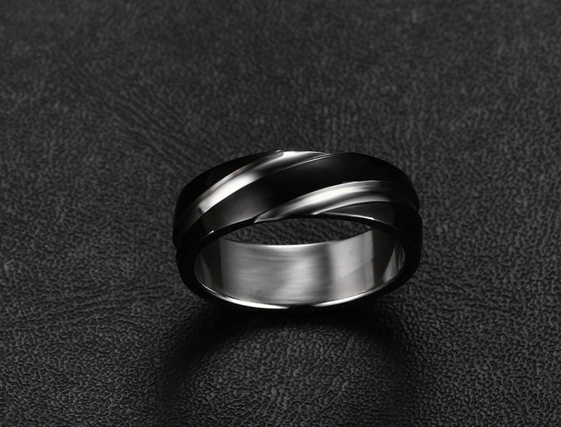 Anillo de hombre de titanio y acero negro con sarga