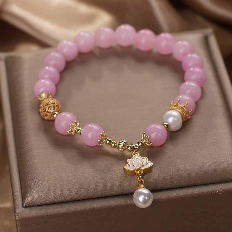 Natursteinarmband für Damen mit Lotus-Anhänger