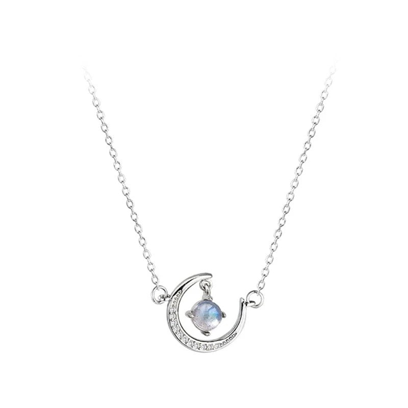Collar con piedra lunar en forma de luna