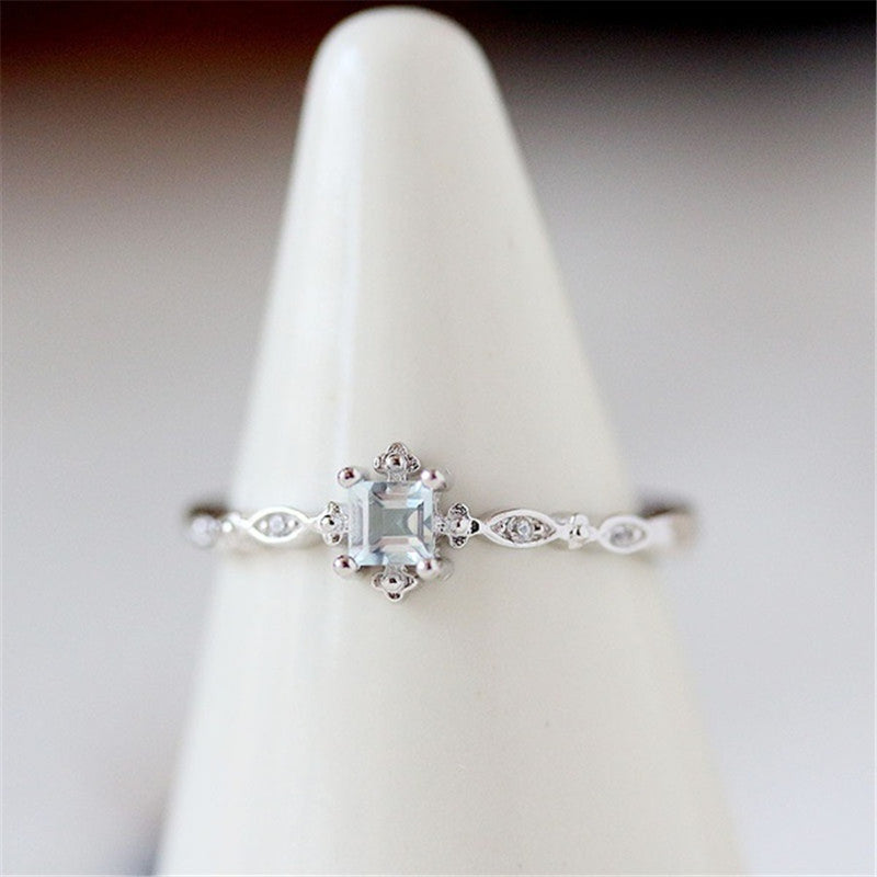 Neue kleine und elegante Ringe