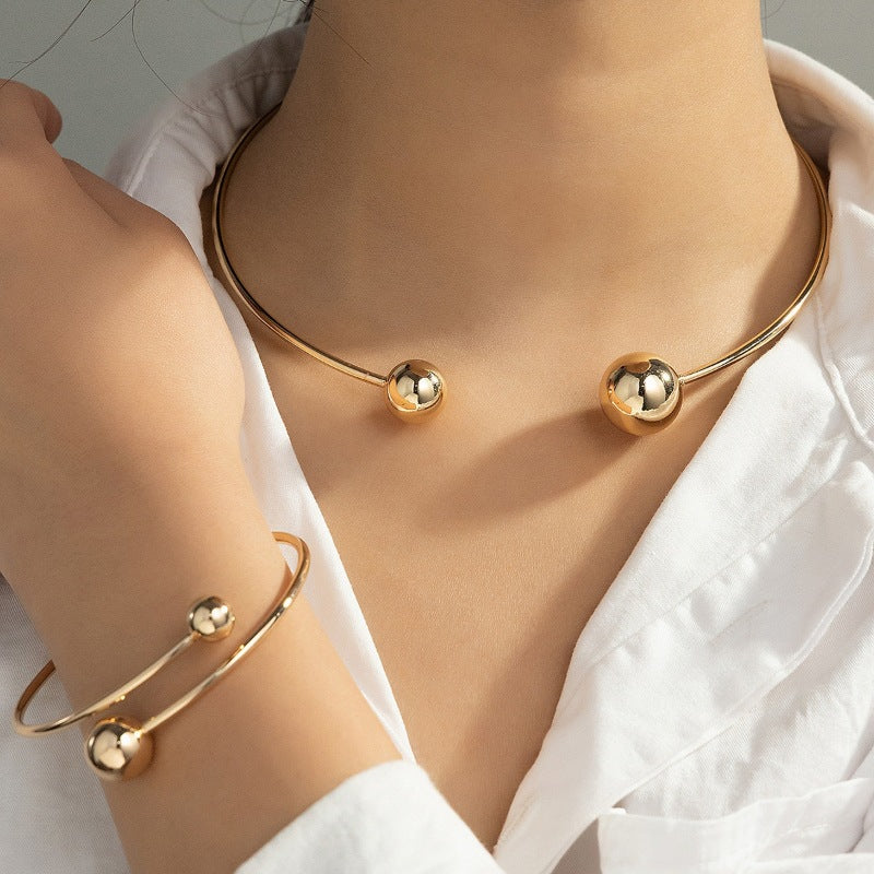 Goldene Kugelgelenk-Armreif-Armband-Anzug