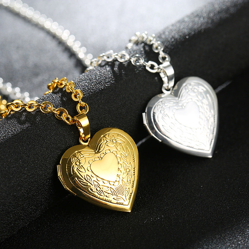 Female pendant necklace