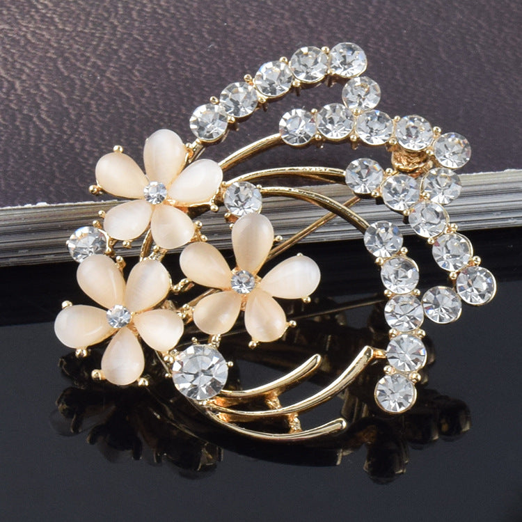 Hochwertiges Blumen-Korsett, Vintage-Brosche aus Opal, Hochzeitskorsage