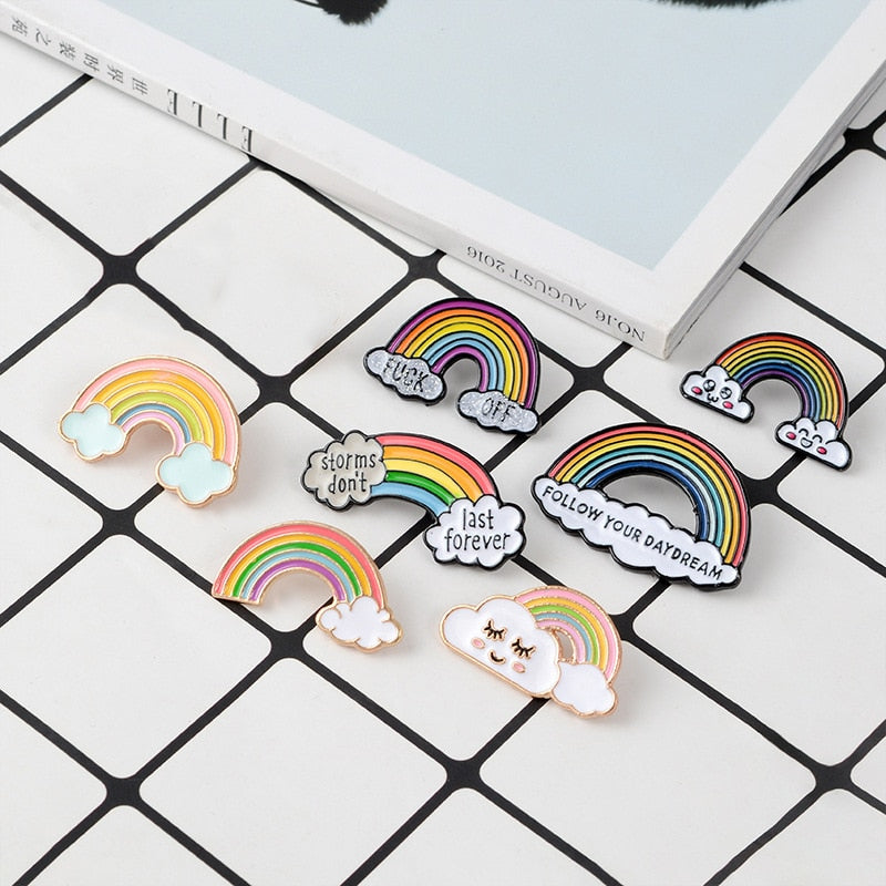 Kreative Regenbogen-Wolken-Anstecknadel