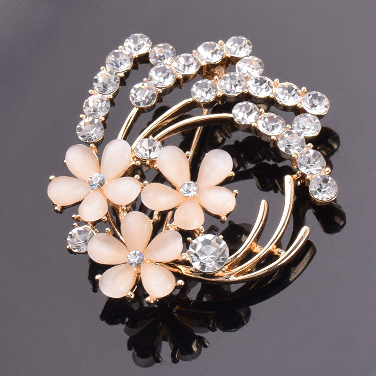 Hochwertiges Blumen-Korsett, Vintage-Brosche aus Opal, Hochzeitskorsage
