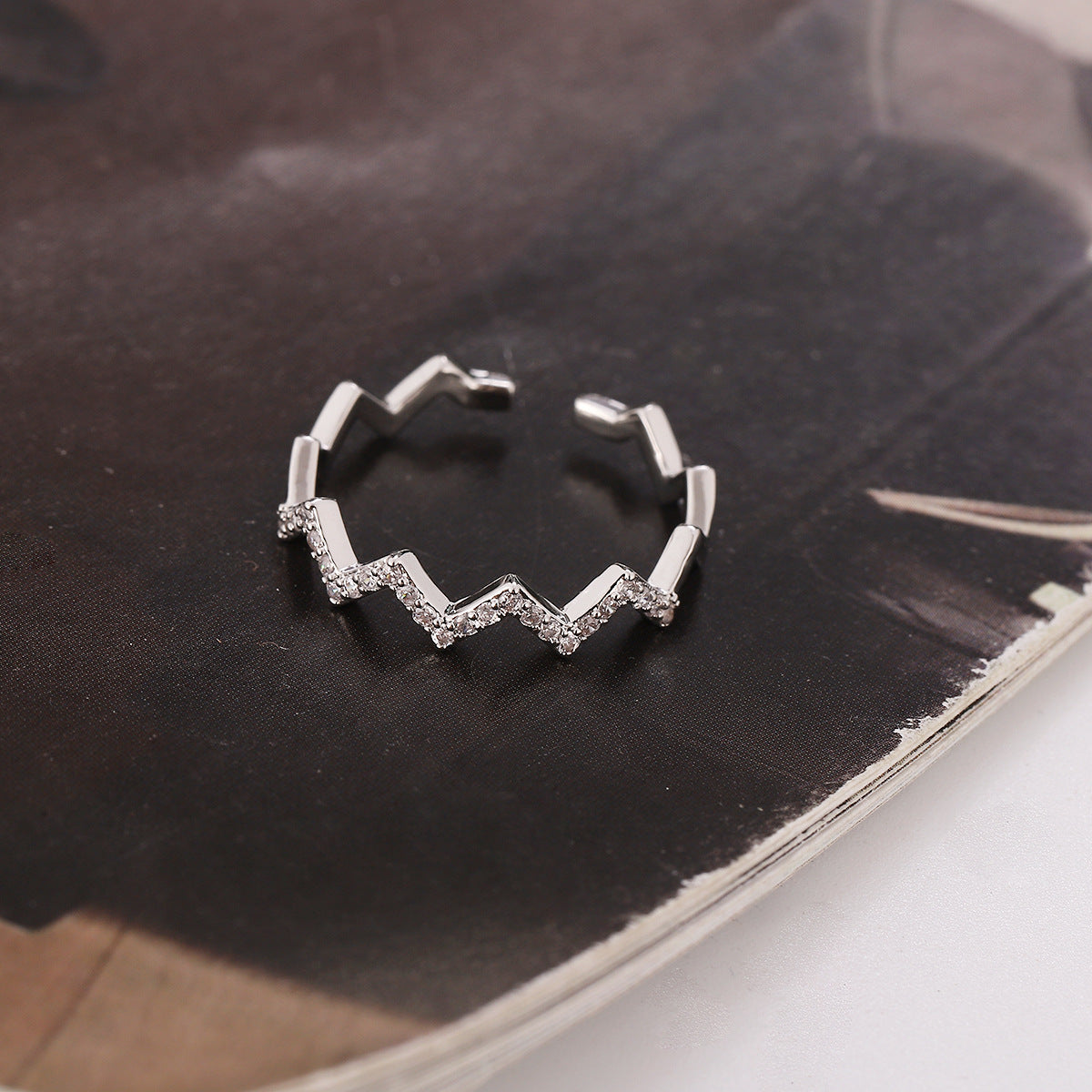 Mikro-Inlay Zirkon Temperament Vollbesetzter Diamantring
