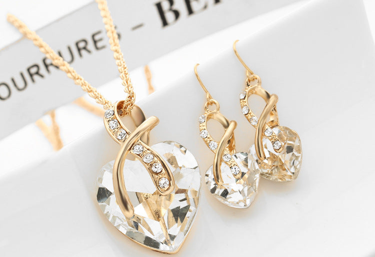 Herzförmige Ohrringe mit Zirkonia-Kristallen in österreichischem Design