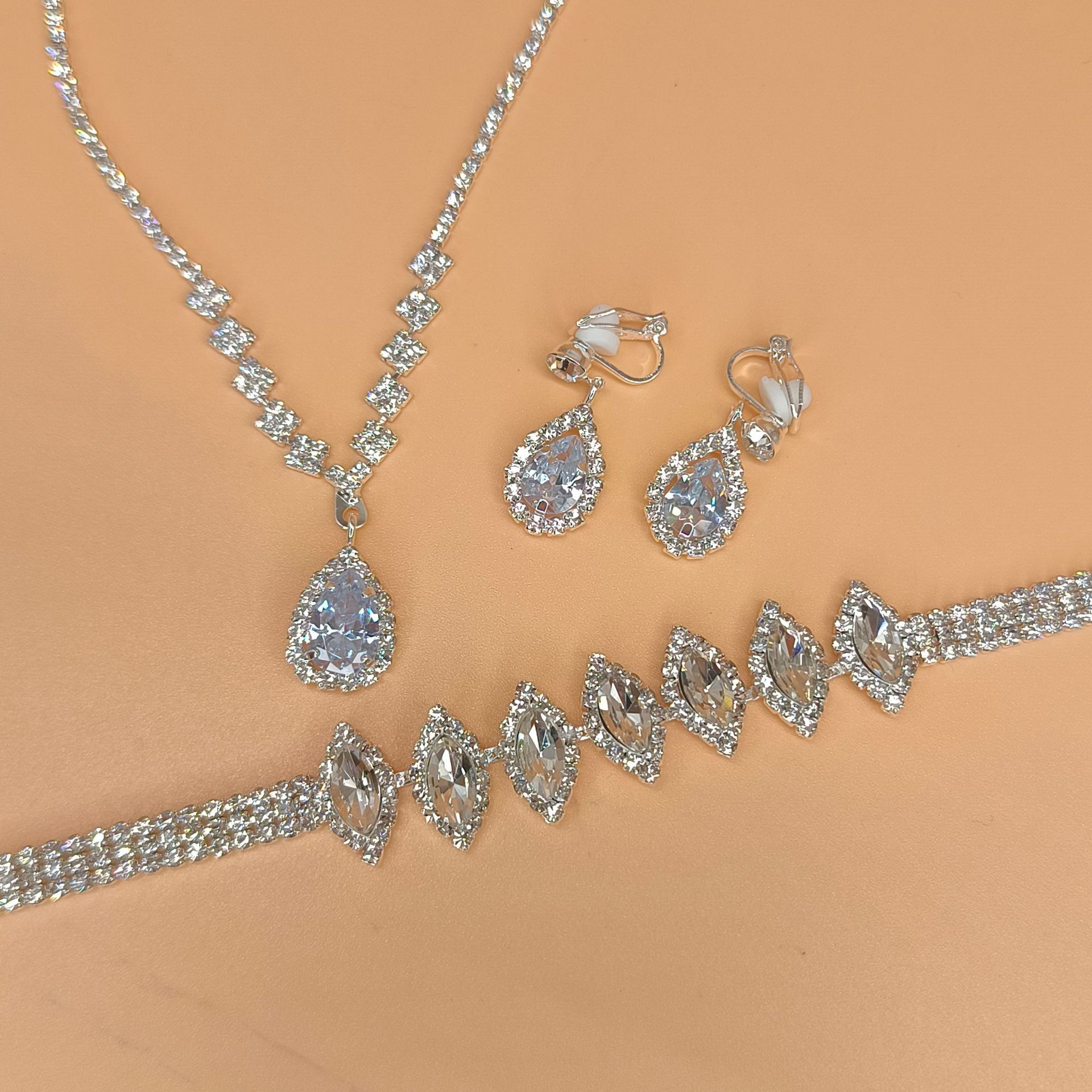Juego de joyas de collar y aretes de gota de agua de circón con diamantes completos brillantes