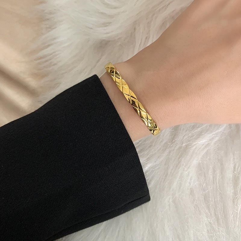 Pulsera francesa de oro y plata con diseño de diamantes calados